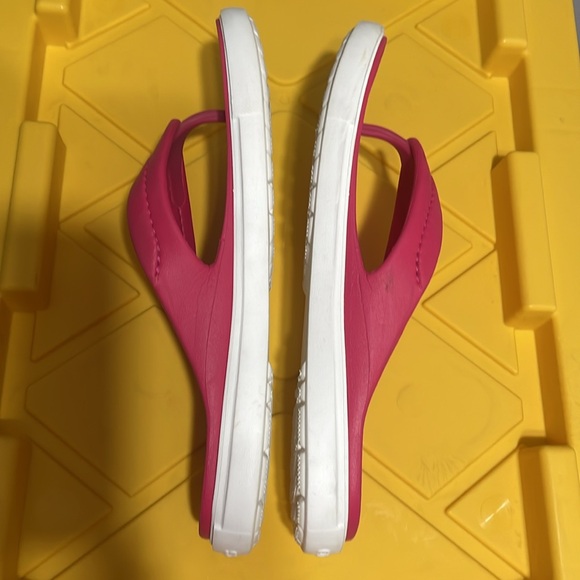 Pink Croc flip flops - Picture 4 of 6